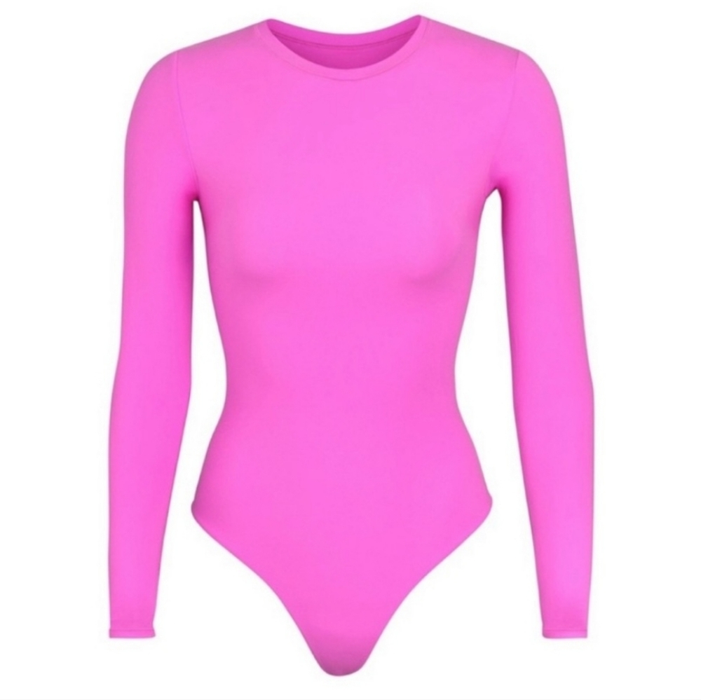 SKIMS FITS EVERYBODY LONG SLEEVE BODYSUIT NEON PINK! SUPER RARE! Size Sm…